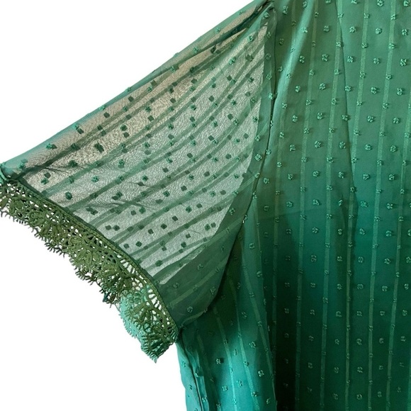 Green Lace Trim Textured Blouse | Size 3X | Elegant V-Neck Short Sleeve Top - Picture 5 of 12